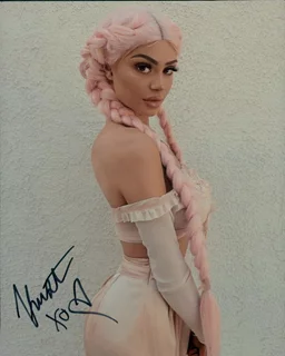 Kristen Hancher autograph