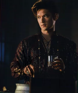 Harry Shum Jr. autograph