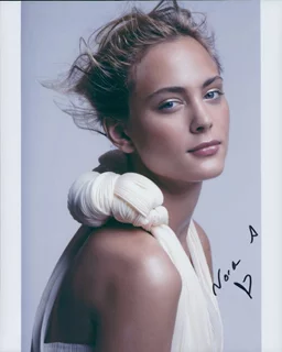 Nora Arnezeder autograph