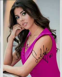 Sierra Nowak autograph
