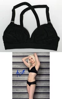 Ali Claire autograph