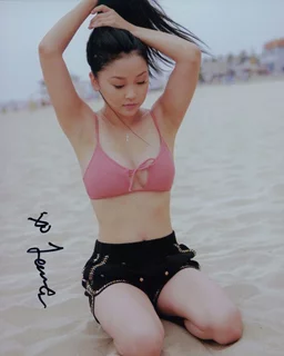 Lana Condor autograph