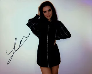 Lilimar Hernandez autograph