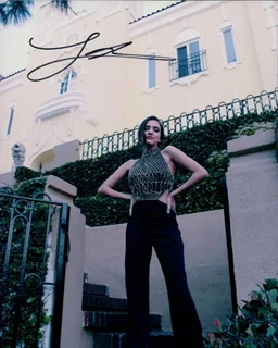 Lilimar Hernandez autograph