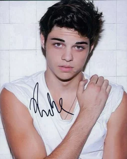 Noah Centineo autograph