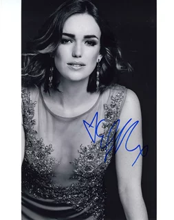 Elizabeth Henstridge autograph