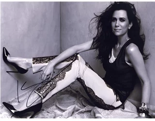 Kristen Wiig autograph