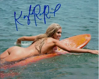 Kayla Rae Reid autograph