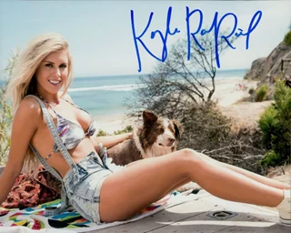Kayla Rae Reid autograph