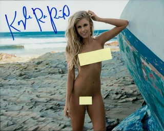 Kayla Rae Reid autograph