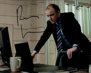 Rory Kinnear autograph