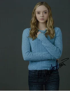 Madeleine Arthur autograph