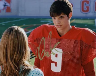 Noah Centineo autograph
