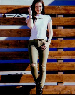 Lilimar Hernandez autograph