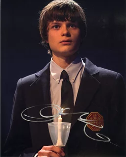 Charlie Tahan autograph