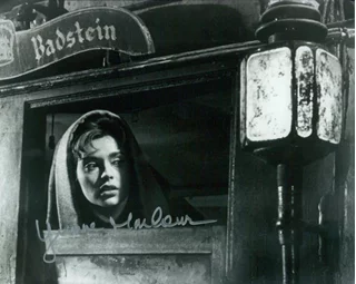 Yvonne Monlaur autograph