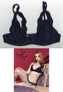 Karoline Keri autograph