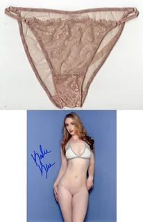 Karoline Keri autograph