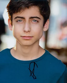Aidan Gallagher autograph