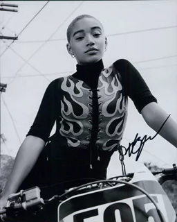 Amandla  Stenberg autograph