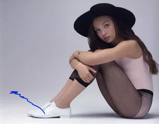 Maddie Ziegler autograph