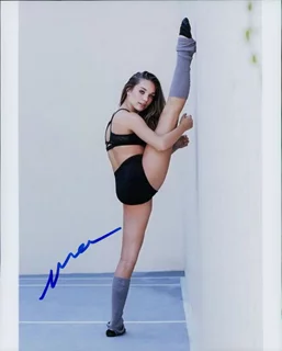 Maddie Ziegler autograph