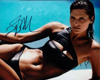 Lake Bell autograph