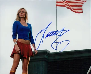Laura Vandervoort autograph