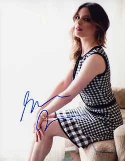 Gillian Jacobs autograph