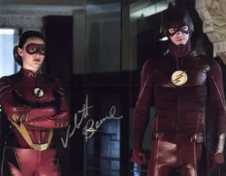 Violett Beane autograph