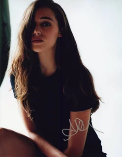 Alycia Debnam-Carey autograph