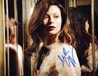 Miranda Cosgrove autograph