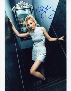Emily Kinney autograph