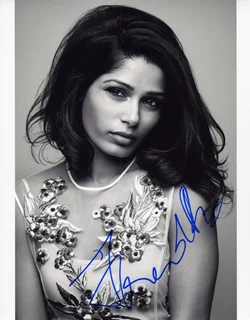 Freida Pinto autograph