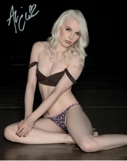 Ali Claire autograph