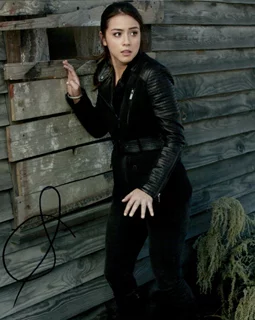 Chloe Bennet autograph