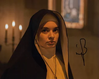 Ingrid Bisu autograph