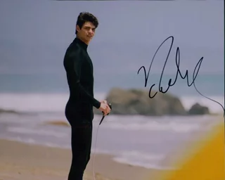 Noah Centineo autograph