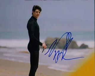 Noah Centineo autograph