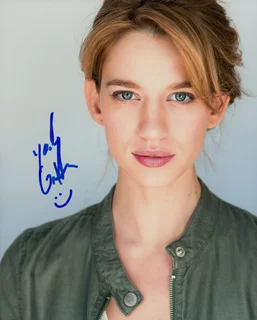 Yael Grobglas autograph