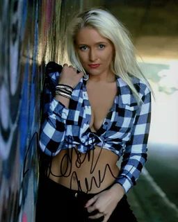 Kelsey Turner autograph
