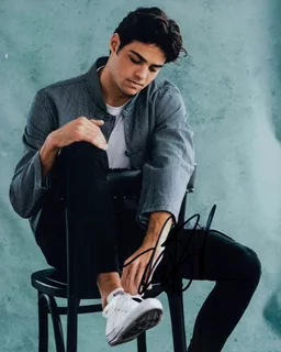 Noah Centineo autograph