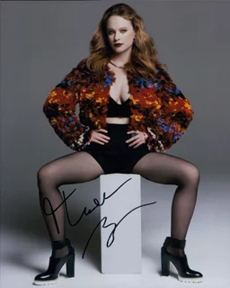Thora Birch autograph