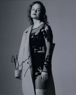 Thora Birch autograph