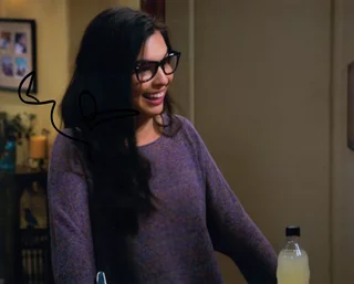 Isabella Gomez autograph