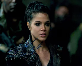 Marie Avgeropoulos autograph