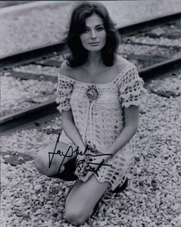 Jacqueline Bisset autograph