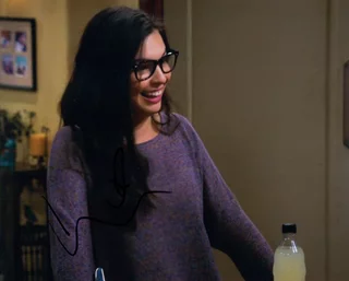 Isabella Gomez autograph