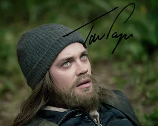 Tom Payne autograph