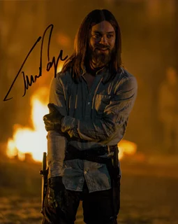 Tom Payne autograph